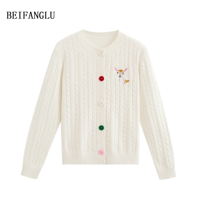 北方鹿【一“鹿”生花彩糖扣】绵羊毛气质绞花圆领长袖针织衫2616