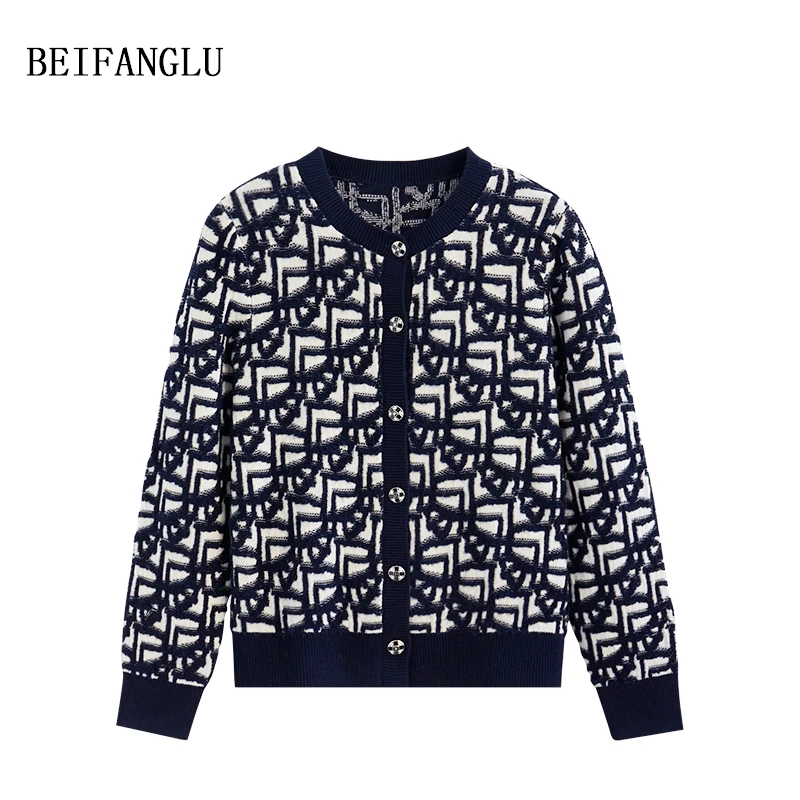 北方鹿【轻奢毛巾绣】2024秋冬绵羊毛字母提花圆领长袖针织开衫6653