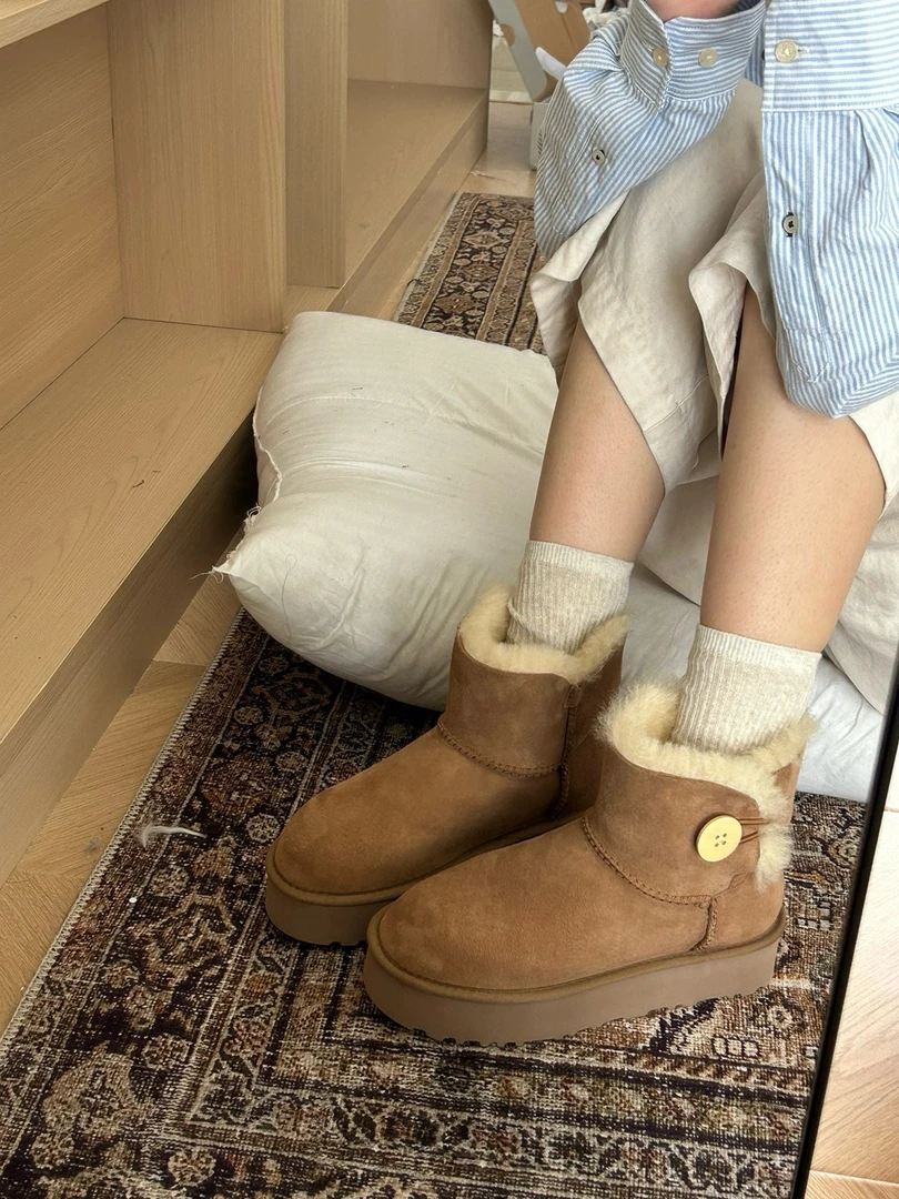 伊伊家【厚底木扣】W/1016422厚底木扣皮毛一体低帮雪地靴保暖