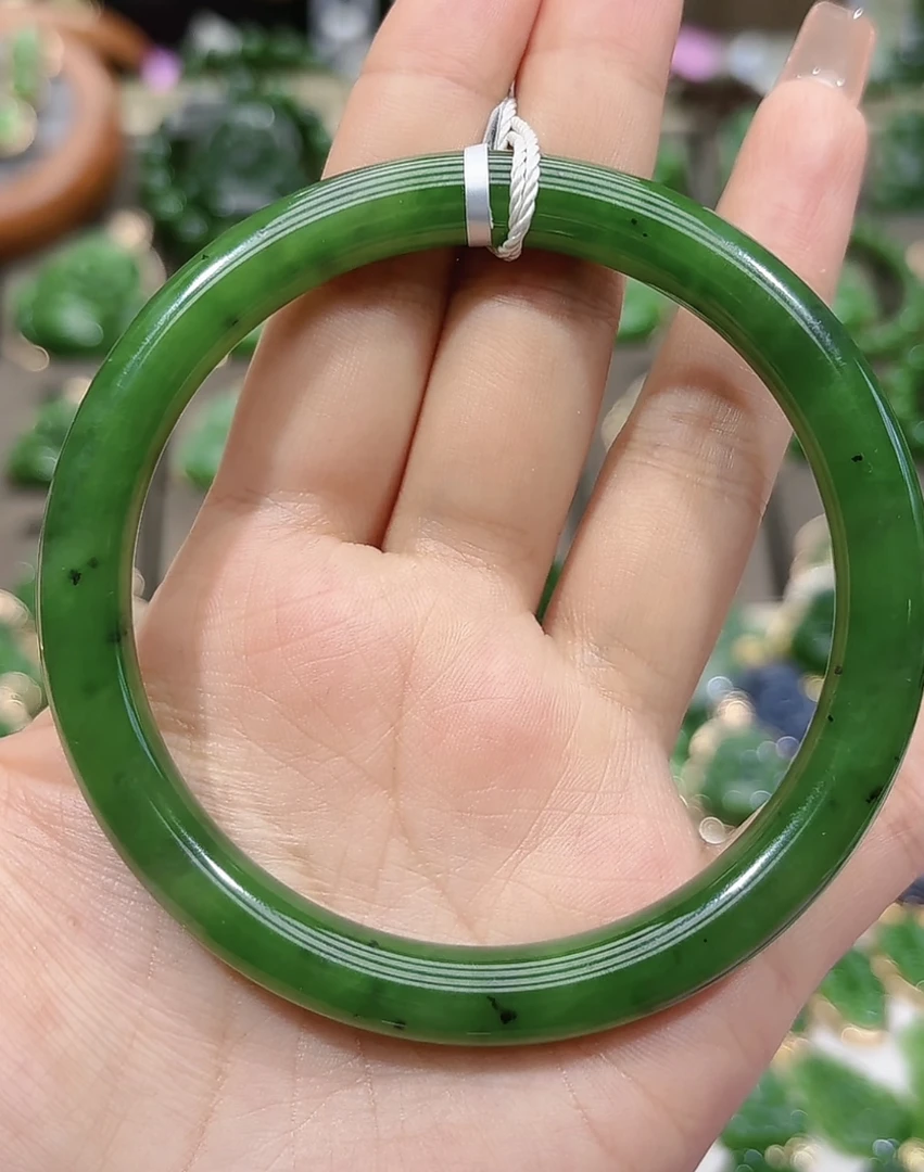 辣阳绿手镯卡65圈口和田玉碧玉