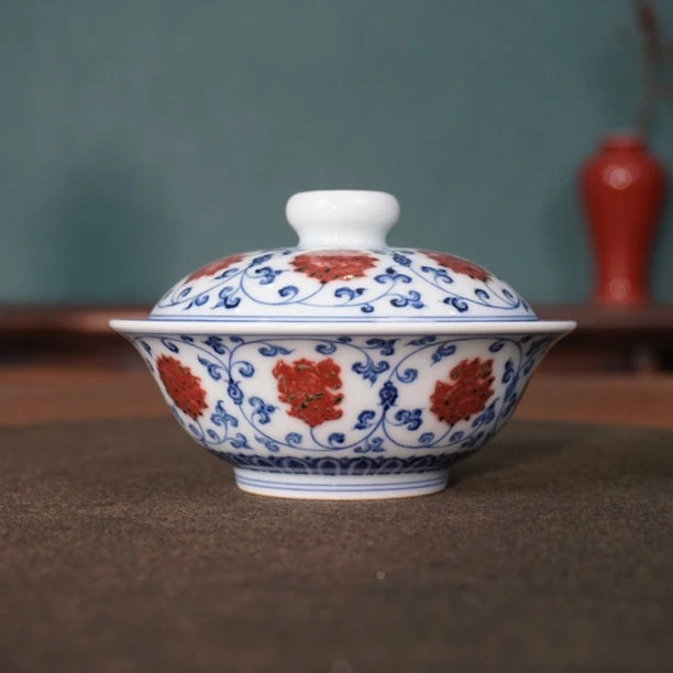 和然窑 青花釉里红缠枝莲烟灰缸