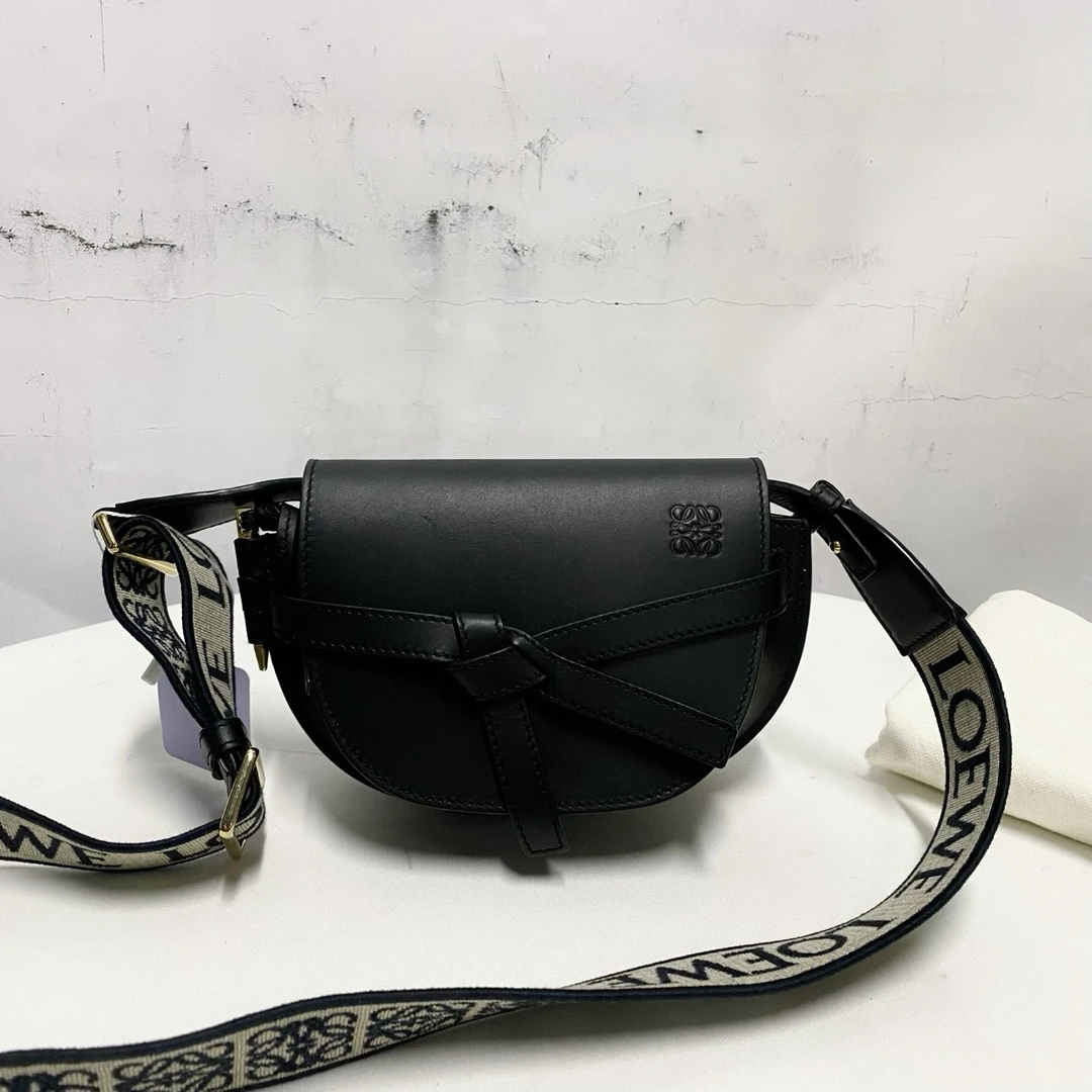 LOEWE/罗意威 单肩包 黑色蝴蝶半圆包 qq6466/2411