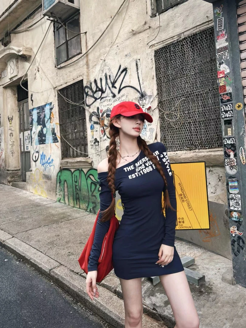 XIAOXIN【慵懒美式】夏款一字肩字母印花慵懒连衣裙LWJ24C3Q1728