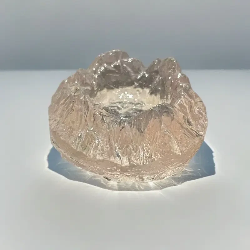 北欧风夜光透明树脂烟灰缸爆款2024新款电脑周边实用小物件烟灰缸