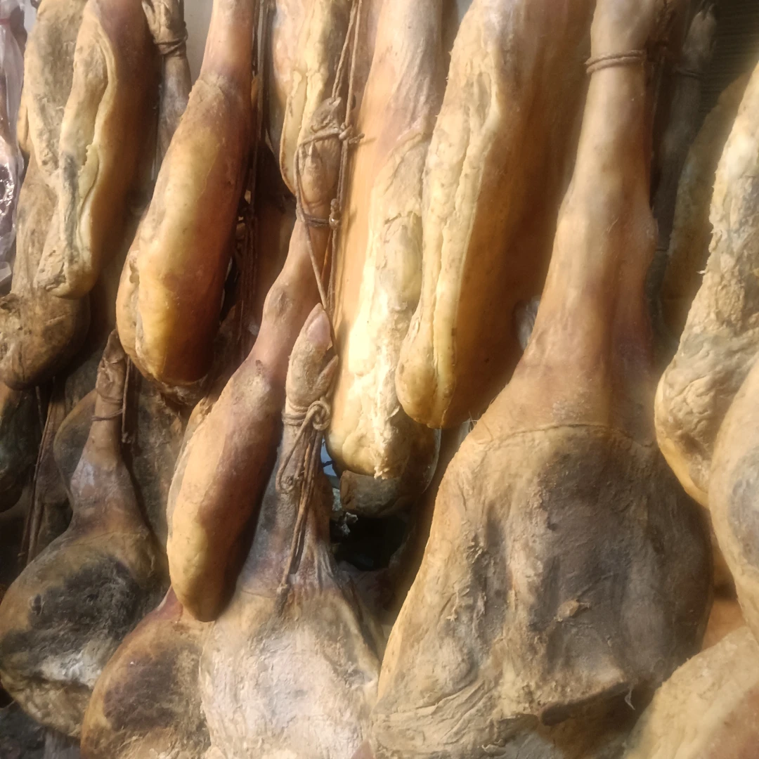 云南宣威3年老火腿整只现场称重一物一拍