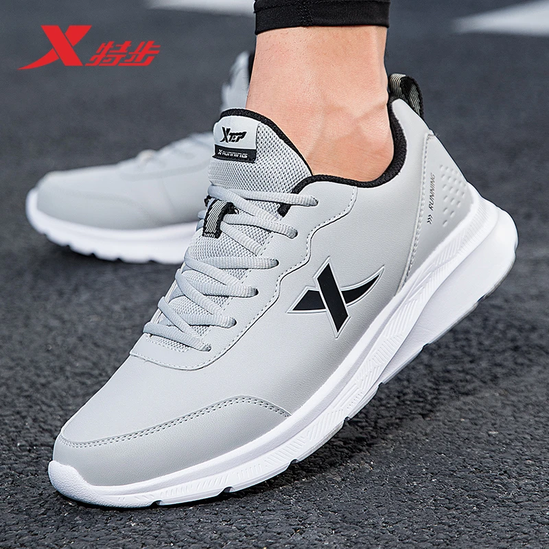 特步男鞋2025秋季新款运动鞋男款官方正品休闲鞋子皮面防水跑步鞋