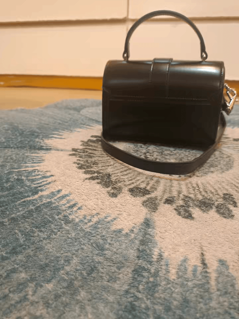 【特价不支持退换】潮流黑色女手提斜挎包