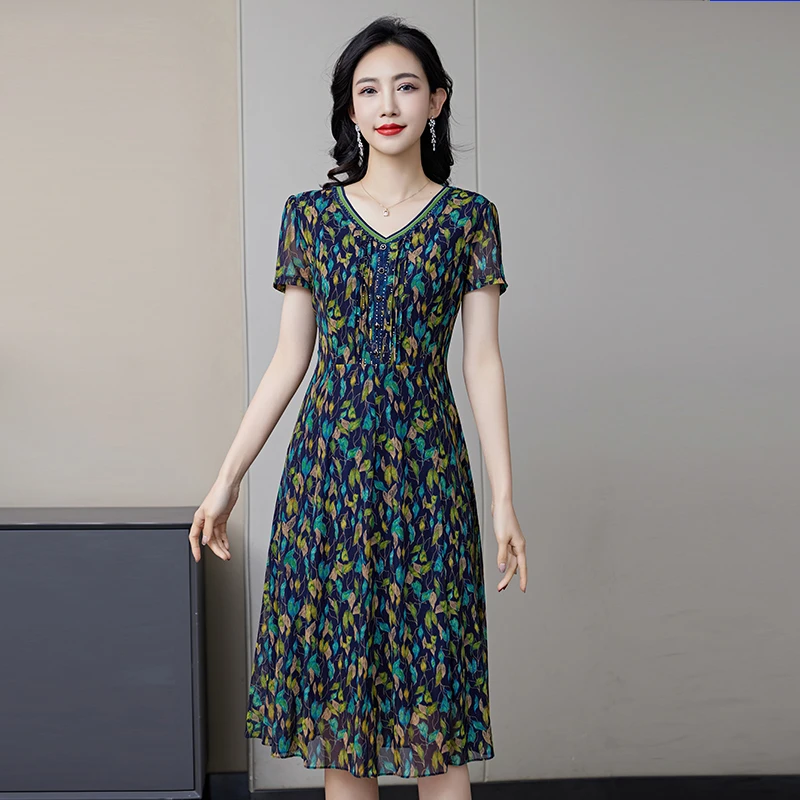 2025新款夏季显瘦洋气妈妈装连衣裙中老年大码女装碎花过膝中长款