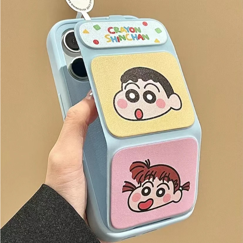 可爱蜡笔小新妮妮翻盖支架适用苹果16手机壳iPhone15新款14卡通13