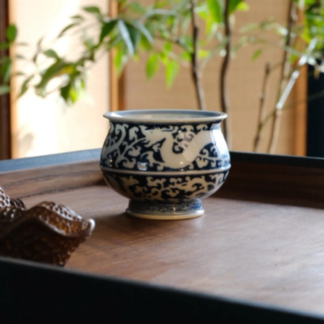 景德镇成蕴窑暗刻龙凤花苞杯