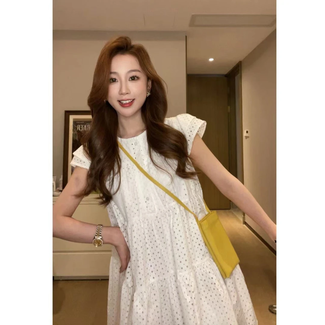 【大文仔】小飞袖蕾丝显瘦连衣裙