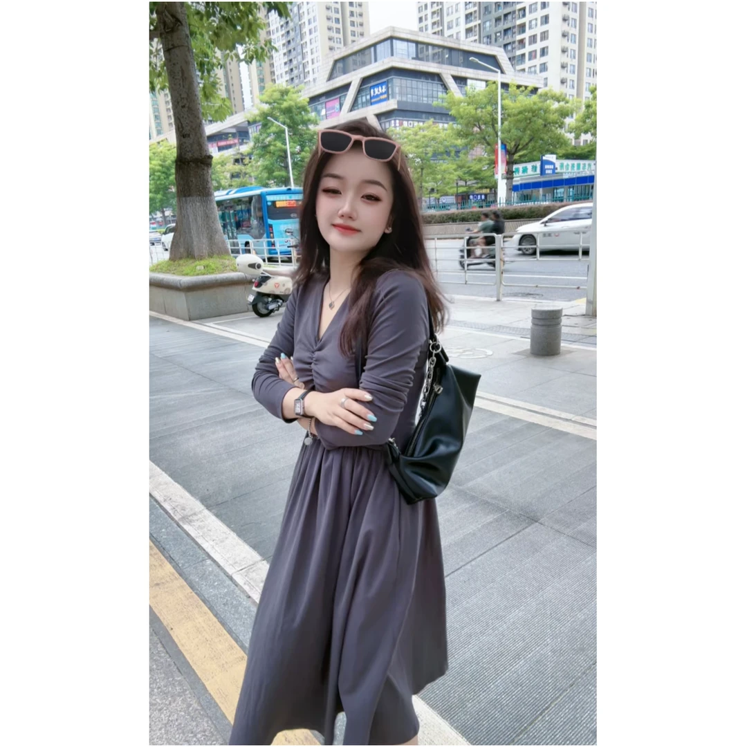 小个子女装早秋复古v领褶皱设计显瘦百搭法式连衣裙