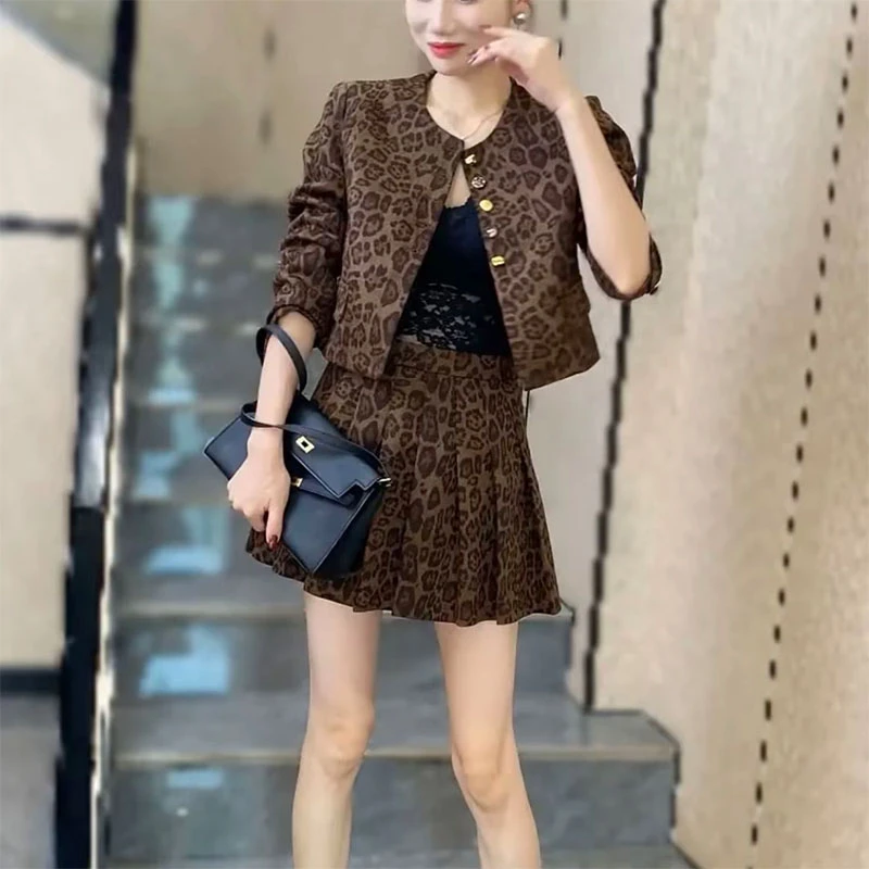 2024秋季时尚豹纹短裙套装女设计感辣妹短外套高腰百褶裙两件套