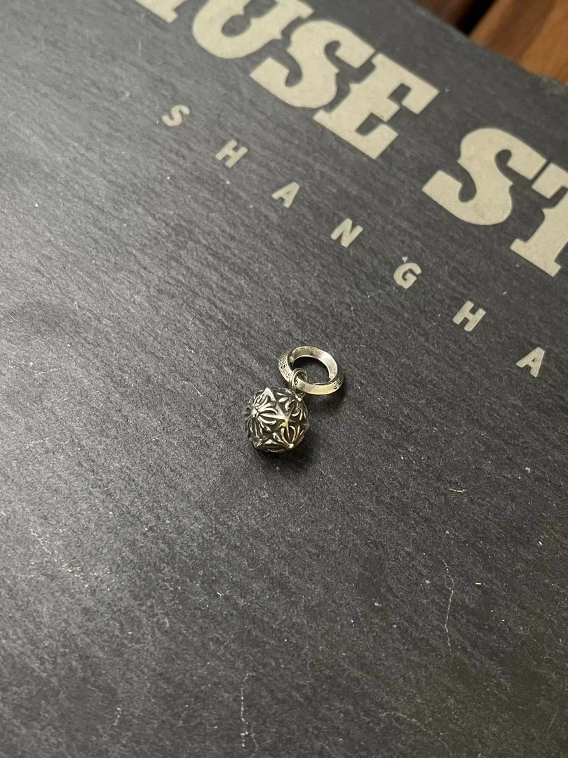 CHROME HEARTS 十字花球吊坠