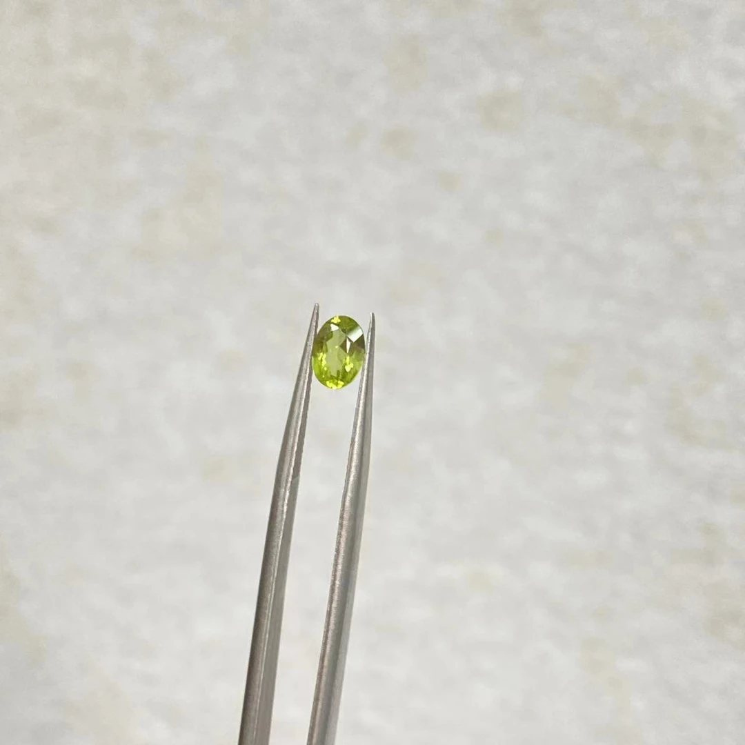0517GLS-1  椭圆橄榄石 0.8ct左右