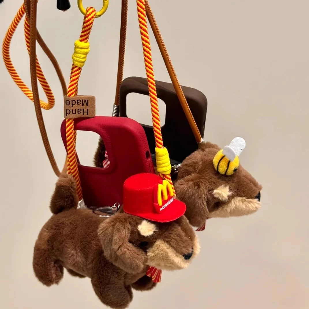 M记毛绒腊肠狗适用苹果16手机壳iphone15/14promax背夹挂绳13套12