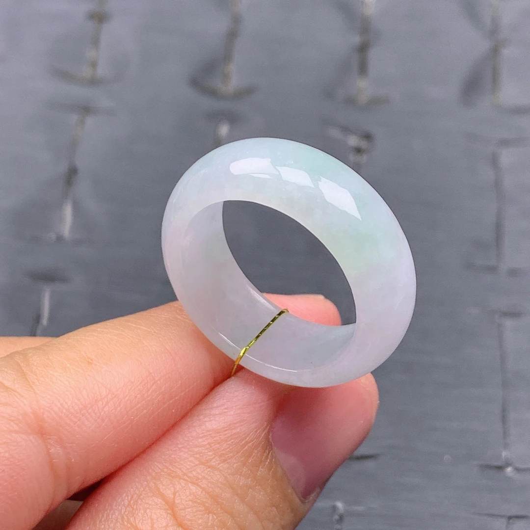 16-17号缅甸天然A货翡翠T487 内径18.3/7.8/3.4mm 淡绿宽边戒指