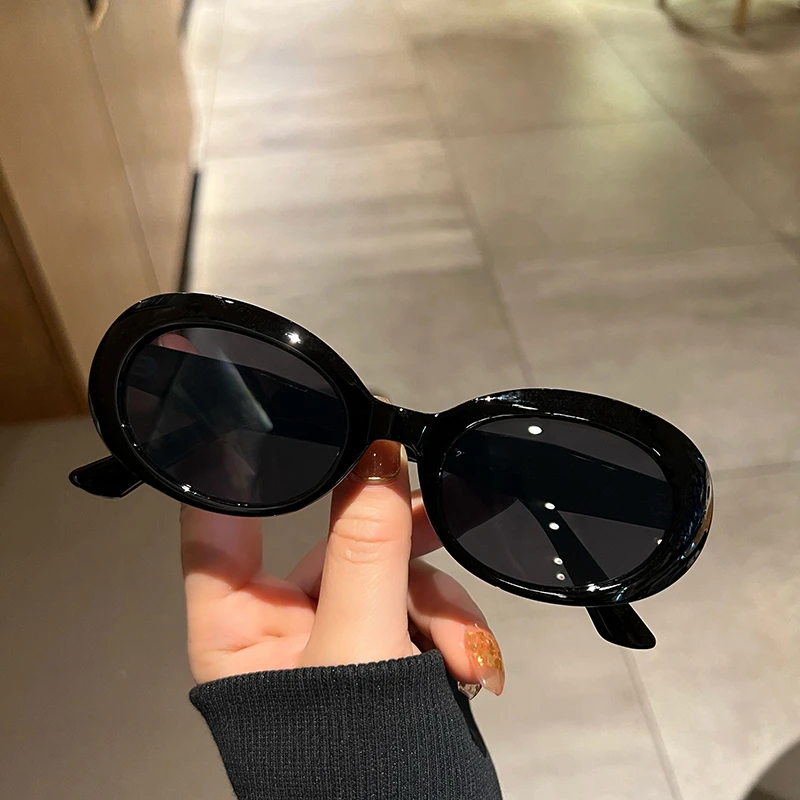 欧美辣妹高级感复古时尚白色椭圆框墨镜女个性网红街拍显瘦太阳镜