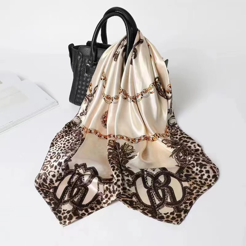 C111断色90X90拼色印花丝巾女韩版时尚春夏季披肩外搭沙滩巾