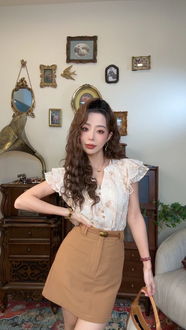 现货青青【一生罗曼】复古别致刺绣提花飞袖衬衫Y3224