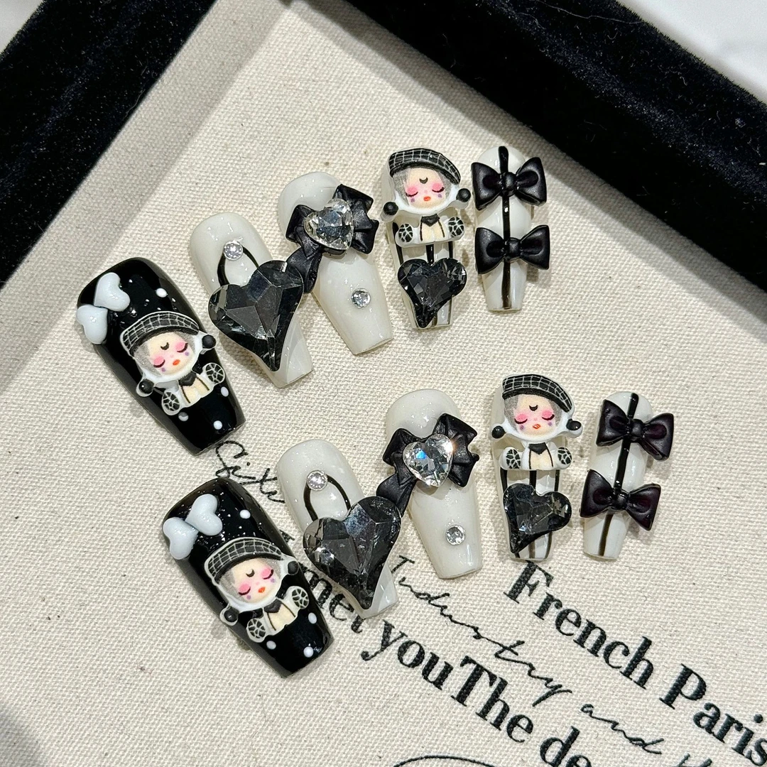【黑白娃娃】泡泡玛特卡通黑暗系纯手工穿戴甲成品美甲贴片假指甲