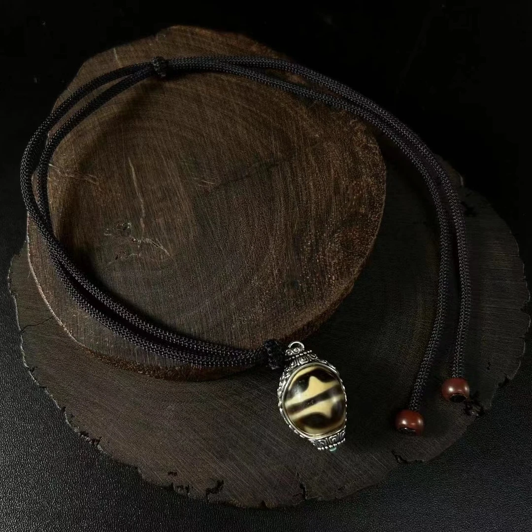 壹加林妹妹 | 玛瑙双牙牙竖款吊坠多样性发一