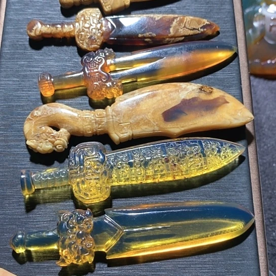 琥珀颈饰未镶嵌七剑下天山