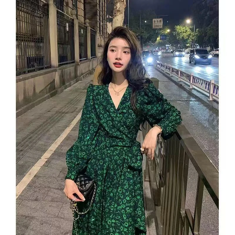 法式高级感绿色碎花长袖连衣裙女2025春季收腰显瘦一片式裹身长裙