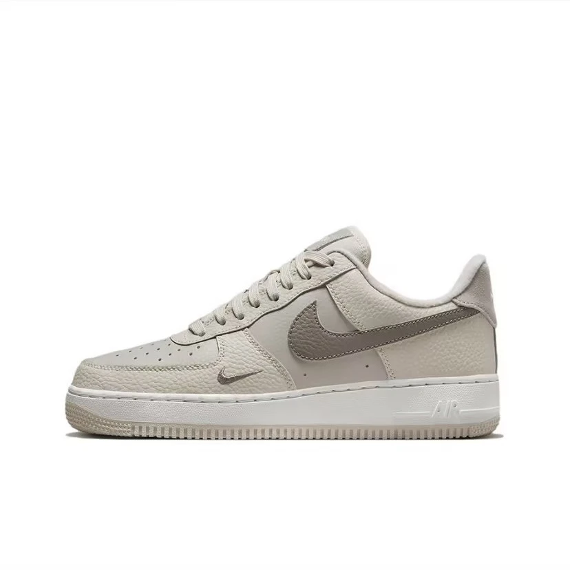 Nike/耐克女子空军一号奶茶棕复古运动板鞋 FB8483-100