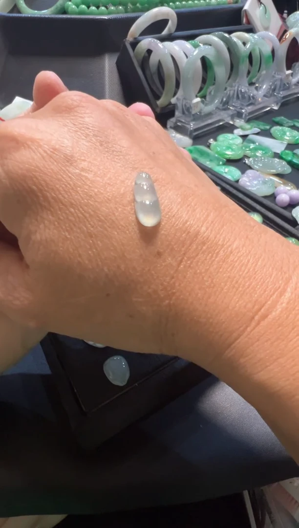 【闪购商品】翡翠挂件未镶嵌冰晴豆子