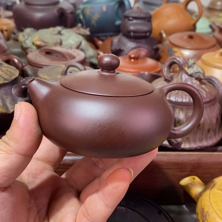 紫砂茶壶随*精工制作