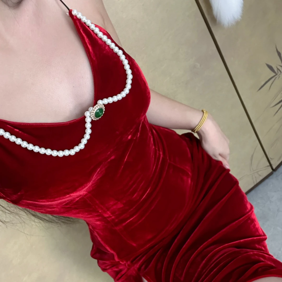 50万粉丝福利画报夫人原创自制秋冬纯欲修身丝绒吊带连衣裙红玛瑙