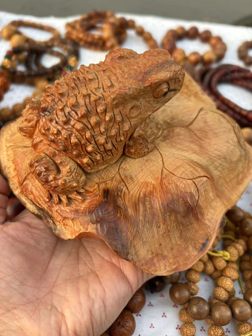 崖柏荷叶金蟾，和和美美，纯手工雕刻茶宠