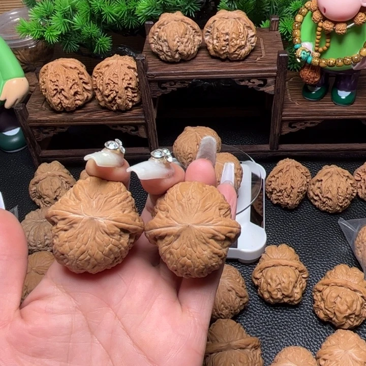 桃核吊坠捂**风铁锤妹妹