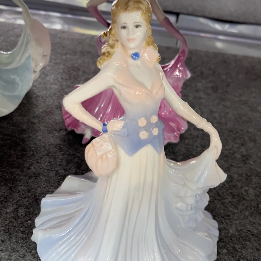 摆件科尔伯特中古瓷偶摆件