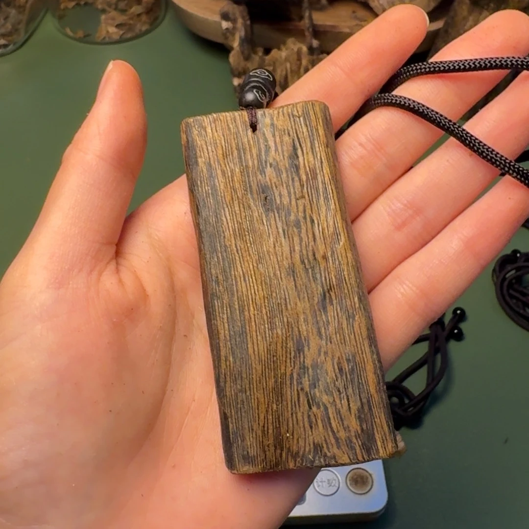 沉香手把件海南乌身原叶定制牌块料20克