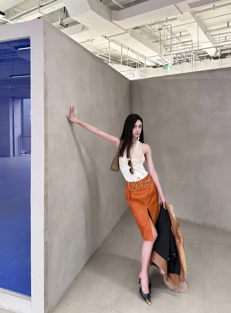 2024 秋冬MIYUFUTURE“智性通勤风”时尚开叉半身皮裙（裙长55）