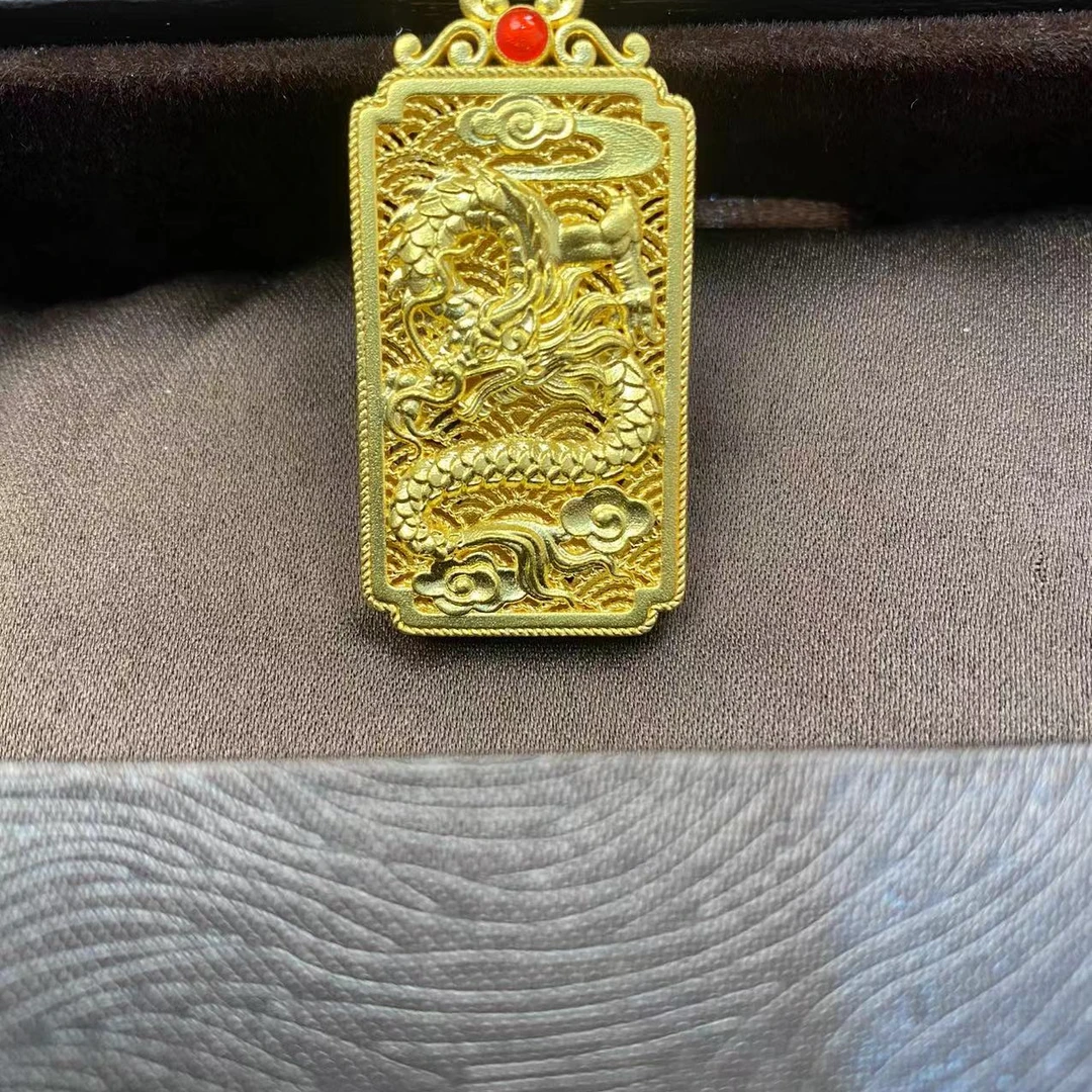 《三狼》足金999.9 珐琅彩花丝绕线工艺龙牌纯金时尚