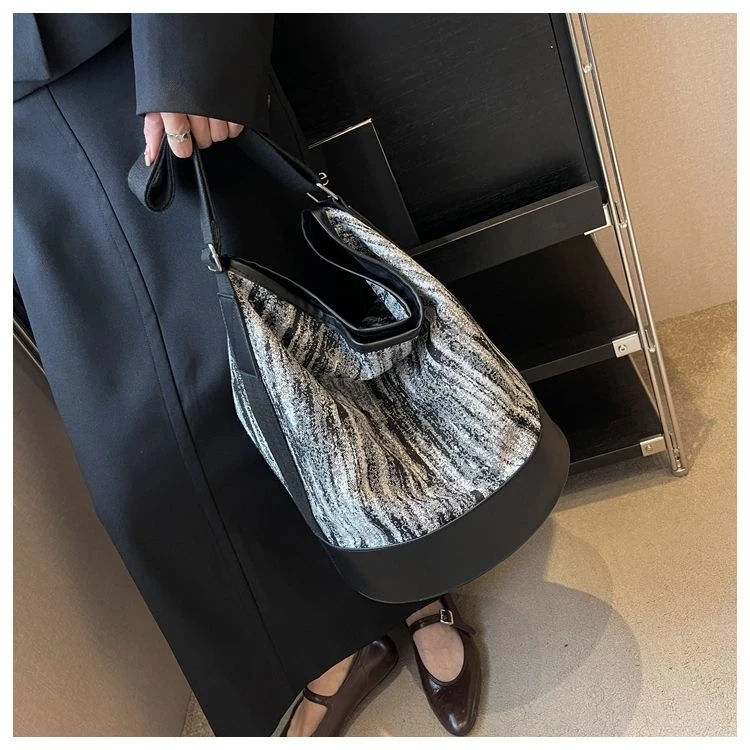 【贵妃】T2238 2025蛇年秋冬时尚百搭单肩大容量手提包