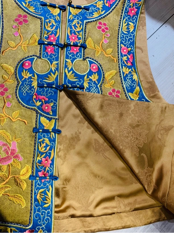 国风重工刺绣马甲宽松坎肩上衣女