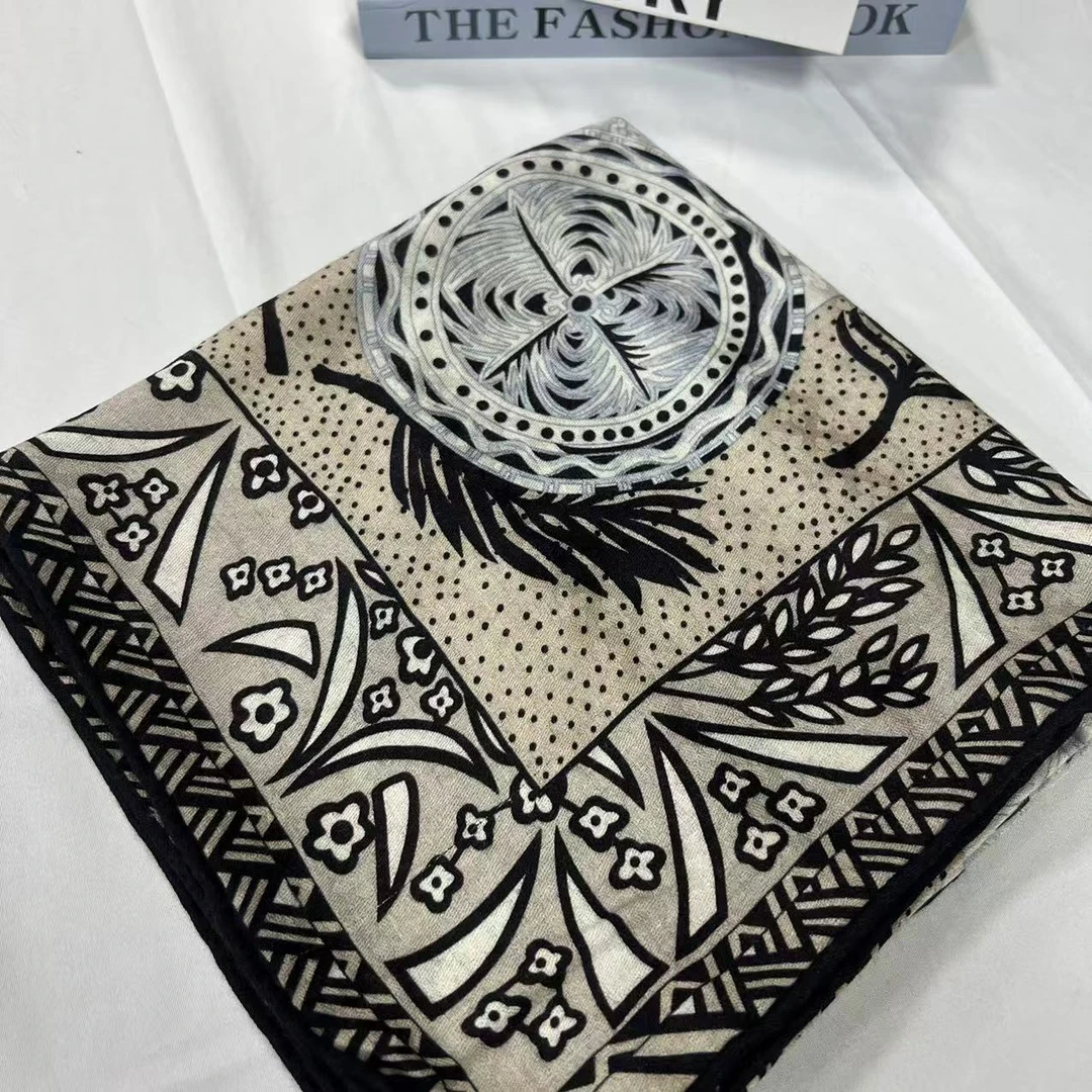 110提花丝毛-权杖辉煌 106cm丝巾