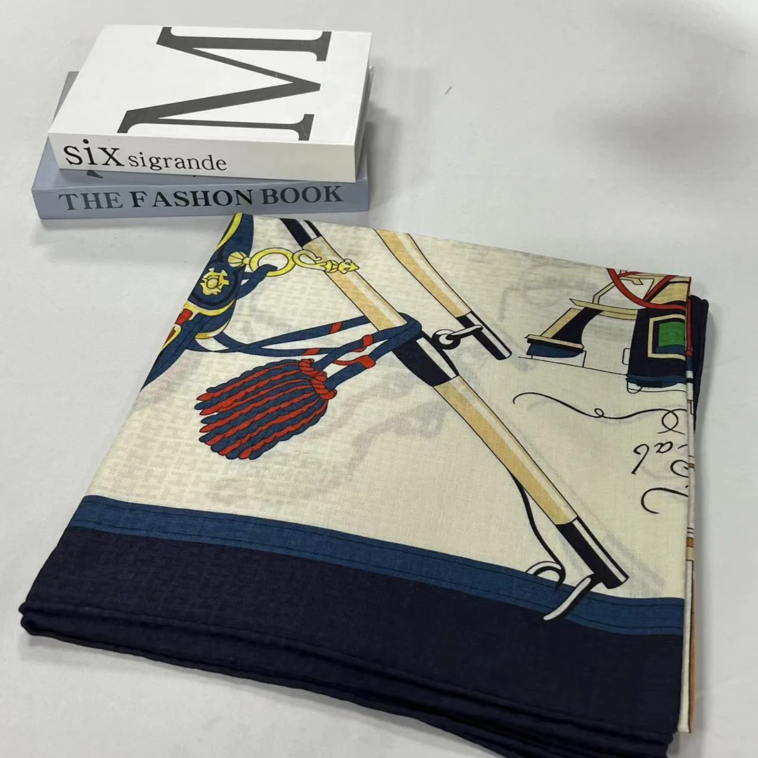 140丝毛方巾-马车蓝边 提花135cm丝巾