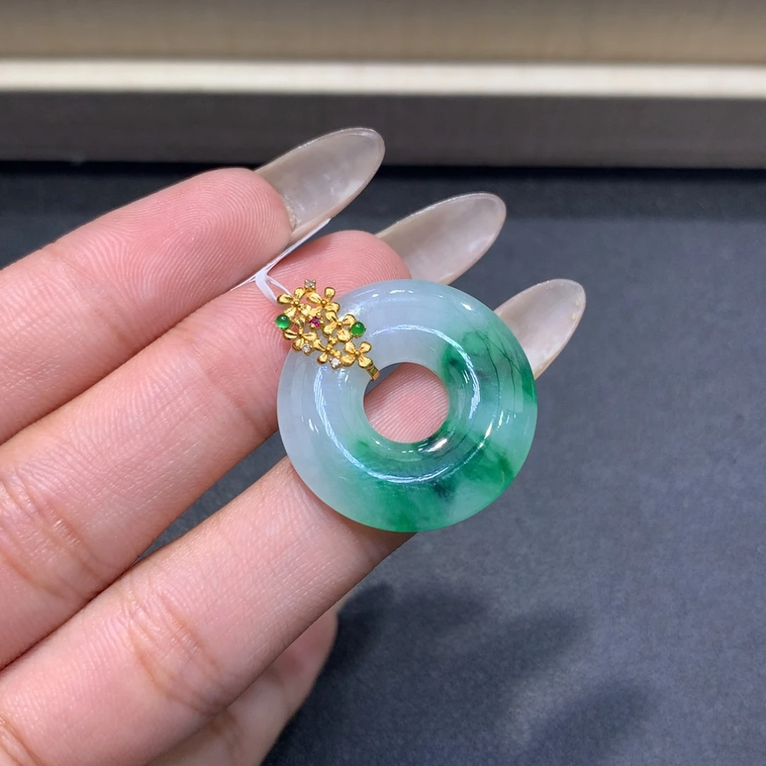 翡翠颈饰18K金镶嵌小**?翡翠