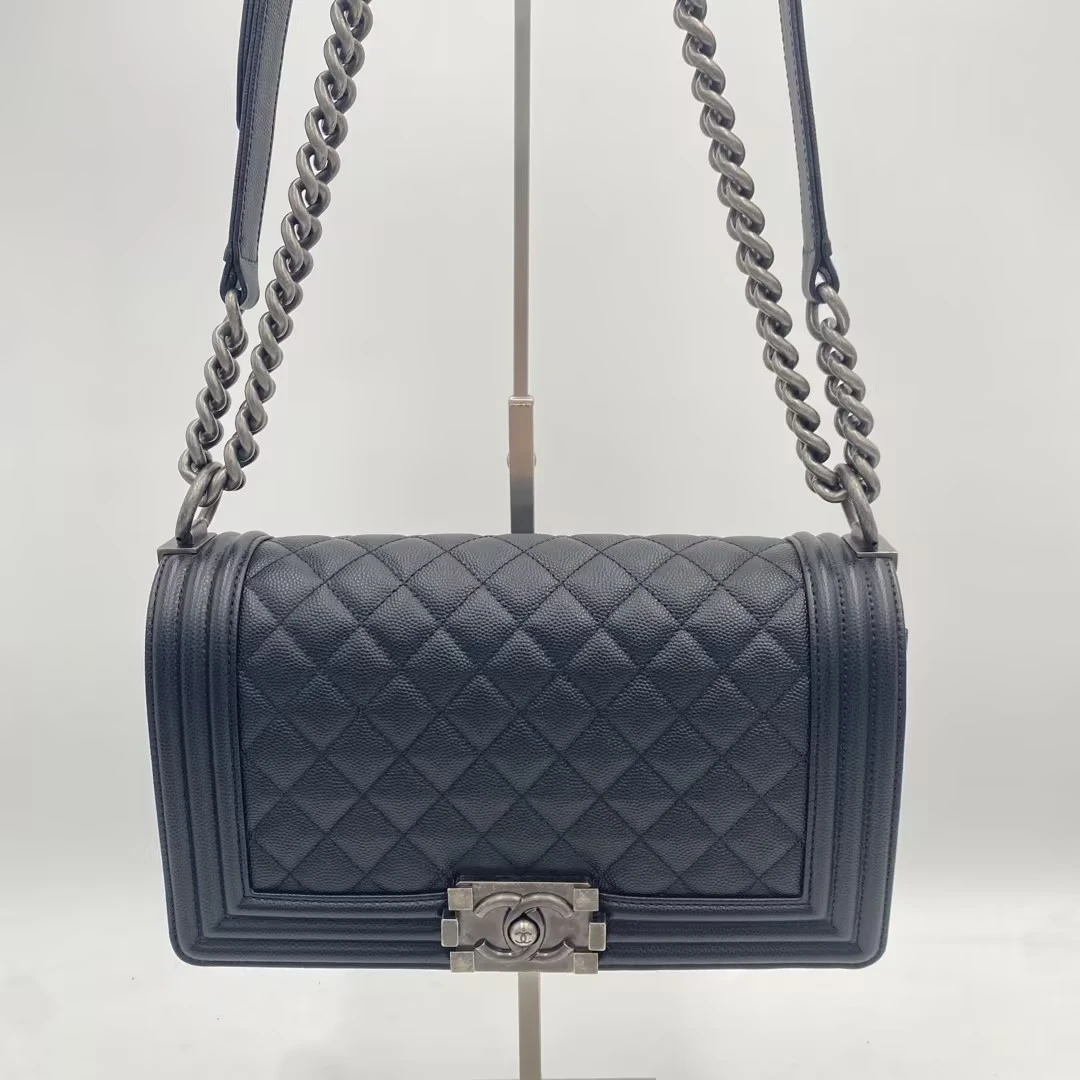 全新未使用 Chanel/香奈儿 【晶晶专属】eboy中号鱼子酱黑银/JM8812