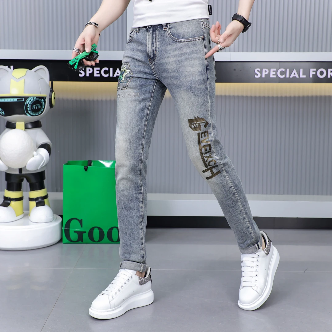 2024春夏D710男士欧货修身百搭时尚轻奢潮流精品浅蓝色印花牛仔裤
