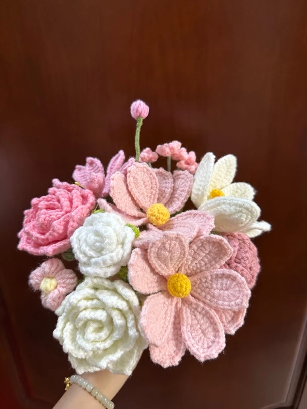 手工钩织花粉色温柔郁金香玫瑰花束送朋友闺蜜女朋友手工花