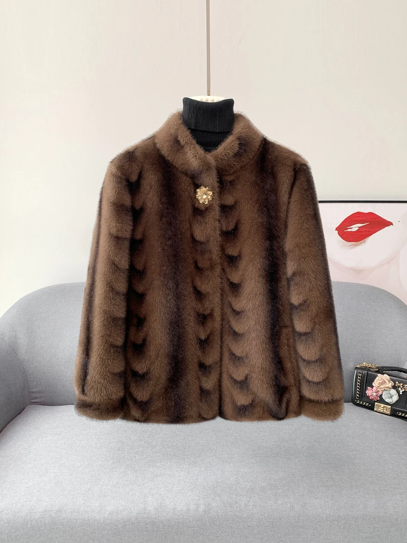 妈妈装2025新款秋冬装加厚短款水貂绒中老年女阔太太洋气高贵外套