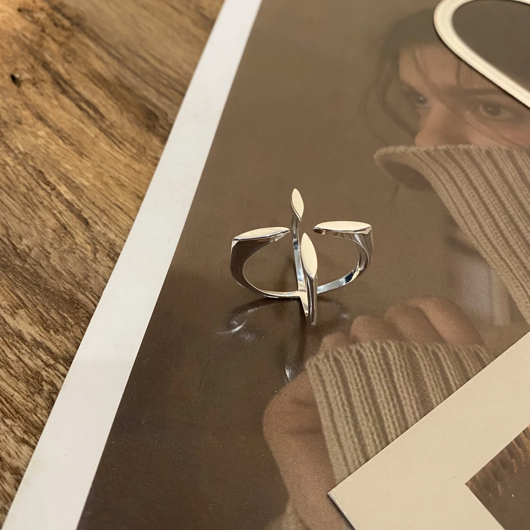 925银戒指 S925银闪耀流星 轻松而从容 慵懒而优雅 四叶草戒指