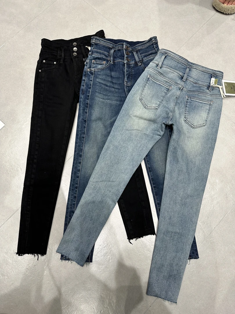 52351 磨毛三粒扣高腰小脚牛仔裤