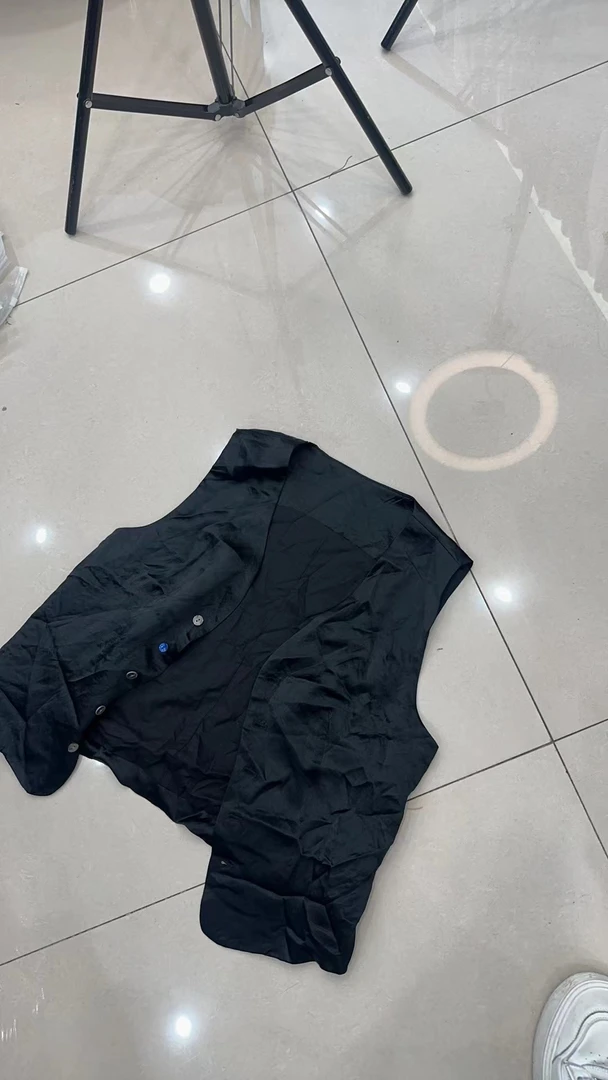 V领滑滑小版马夹